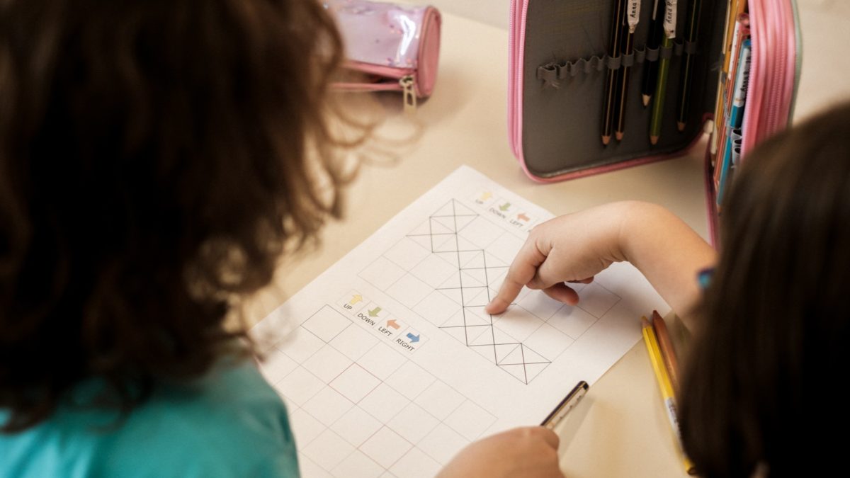 Genitori e bambini: i compiti chi li fa?