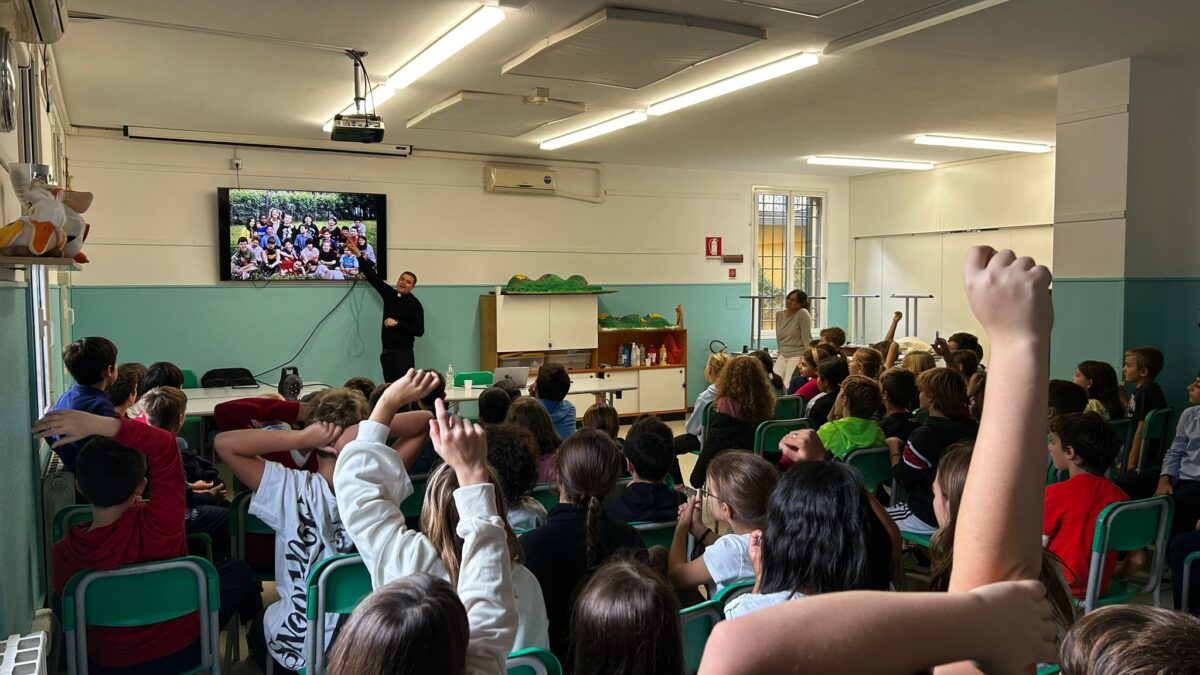 Don Babbi in visita alla Scuola Primaria Il Pellicano