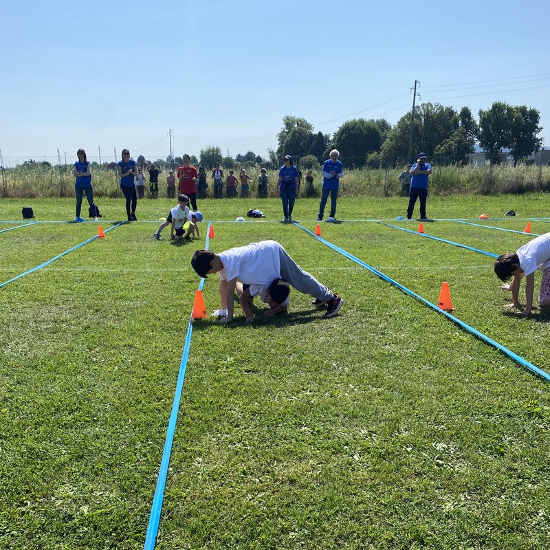bambini che fanno le prove alle miniolimpiadi